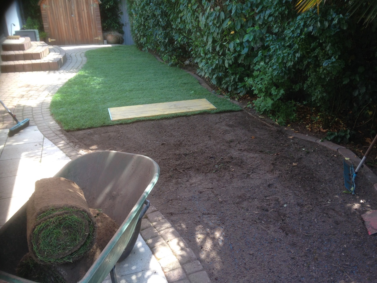 Anlage einer Rollrasenfläche